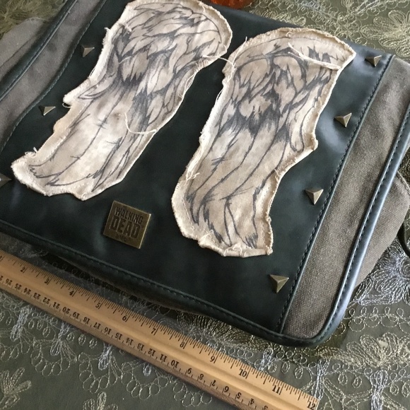 AMC Other - The Walking Dead Daryl Wings 15" Messenger Bag, Fatigue Green